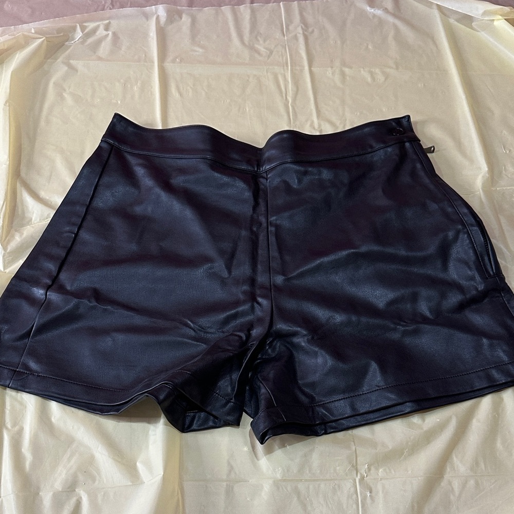 Women's Black Leather Like Shorts size Large